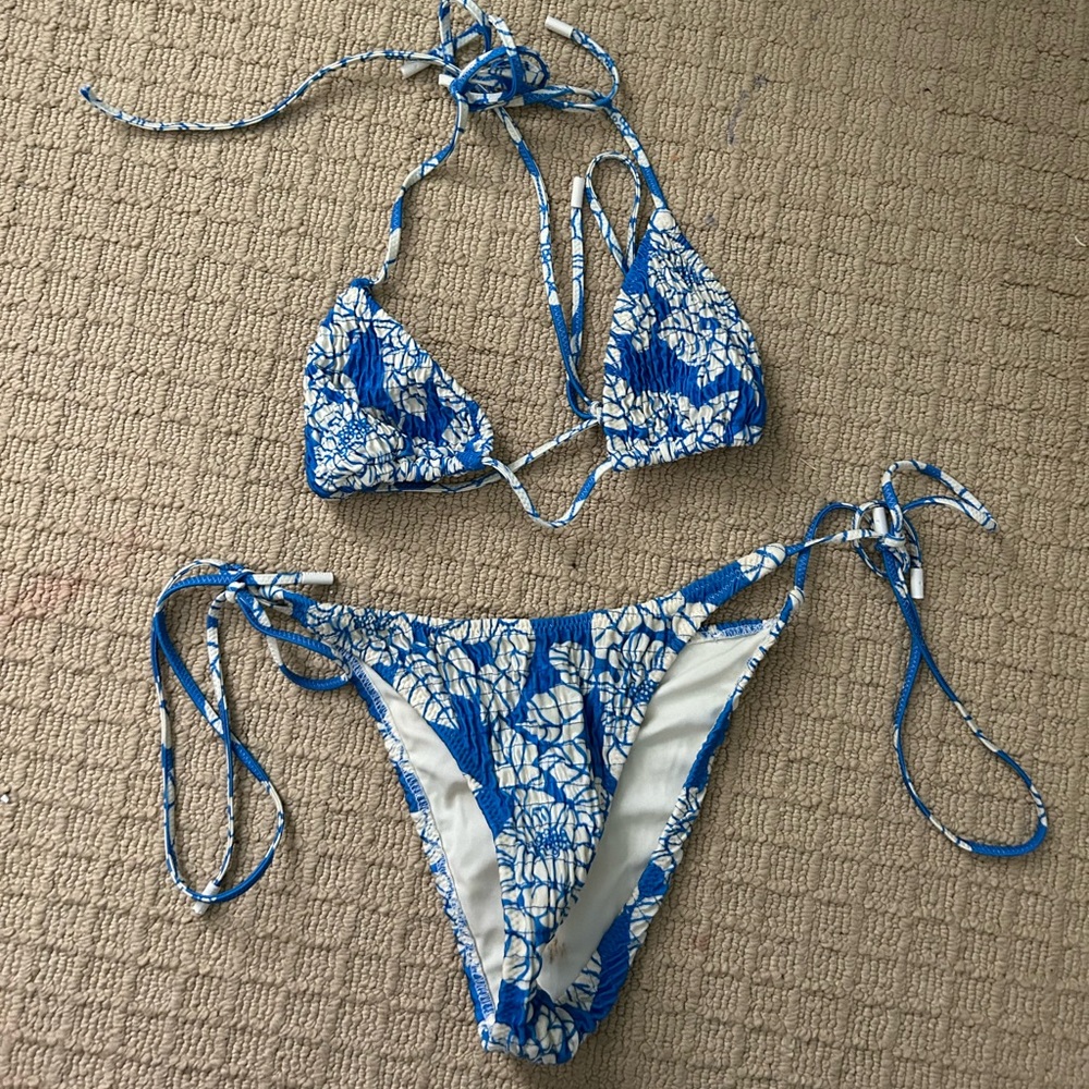 Triangle string bikini in floral